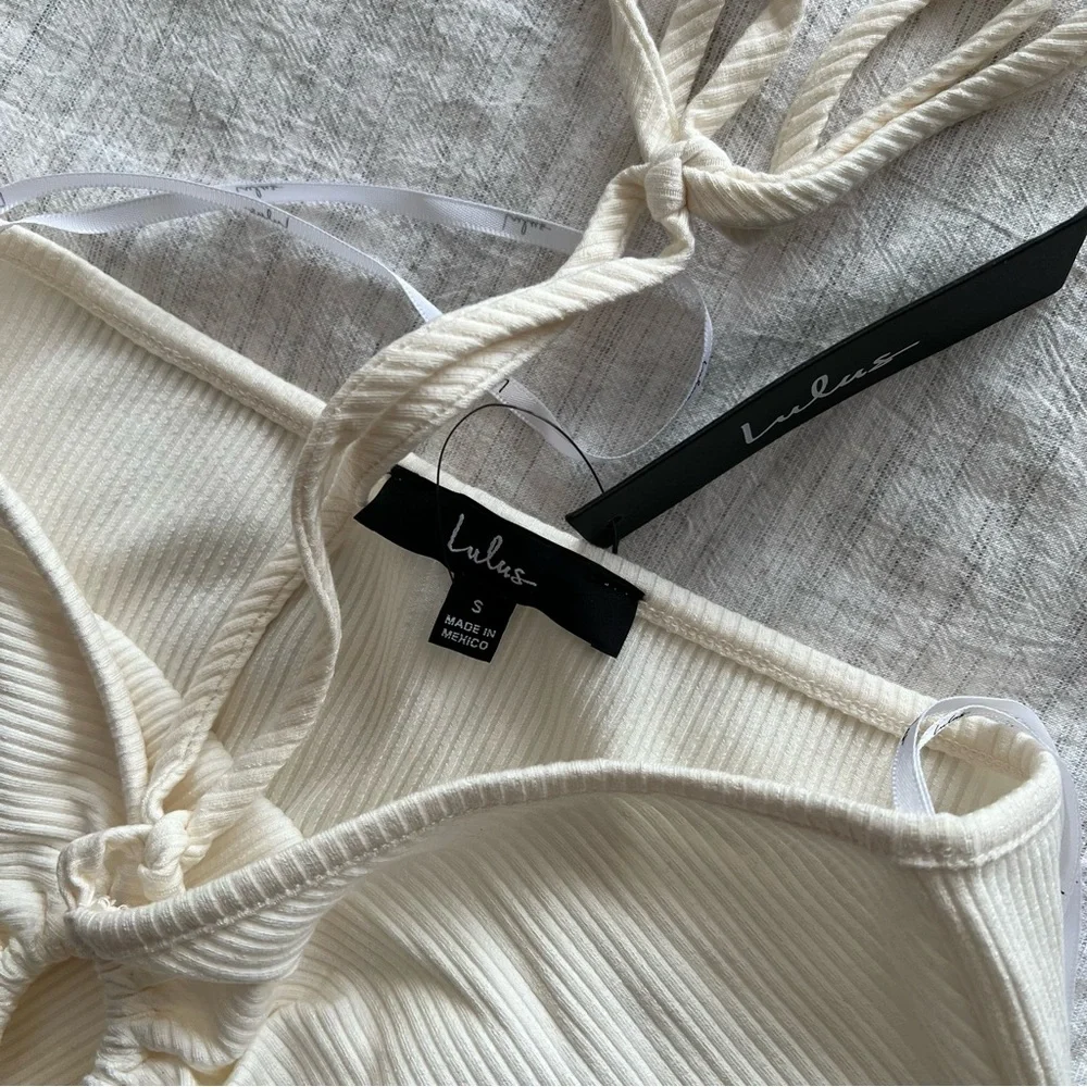 Lulu’s Keyhole Ribbed Crop Top - Picture 8 of 9